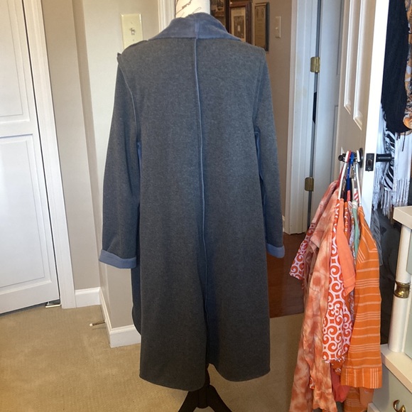 Heather gray and blue fleece coat. Size medium. - Picture 5 of 9